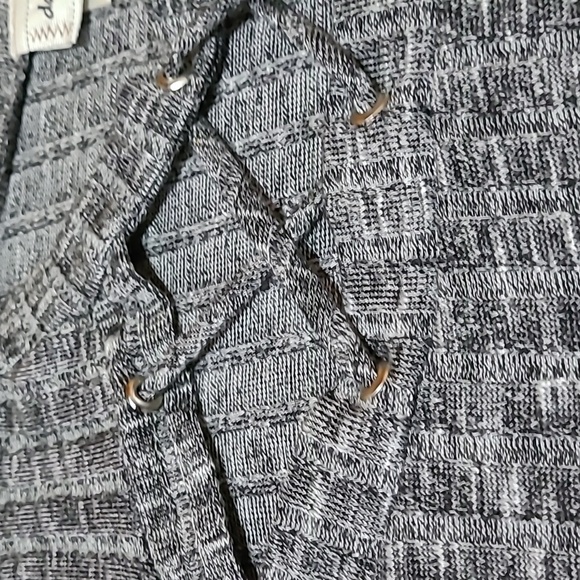 BUCKLE DAYTRIP CUT-OUT CRISS-CROSS LONG-SLEEVE SHIRT - Picture 4 of 14